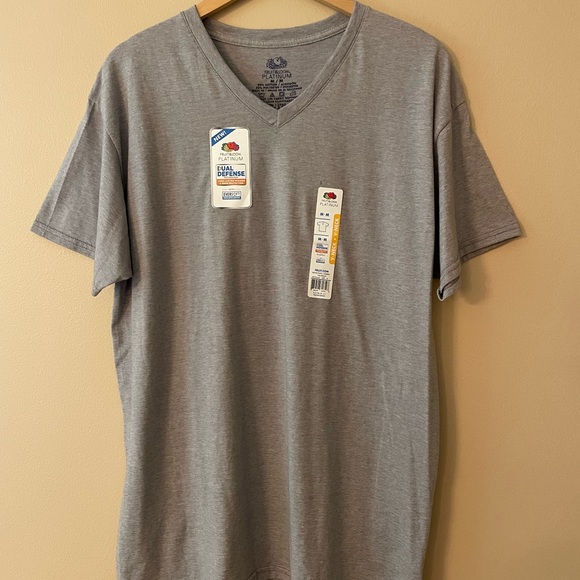 Mens Gray V-Neck T-Shirt Size Medium New With Tags - Picture 2 of 7